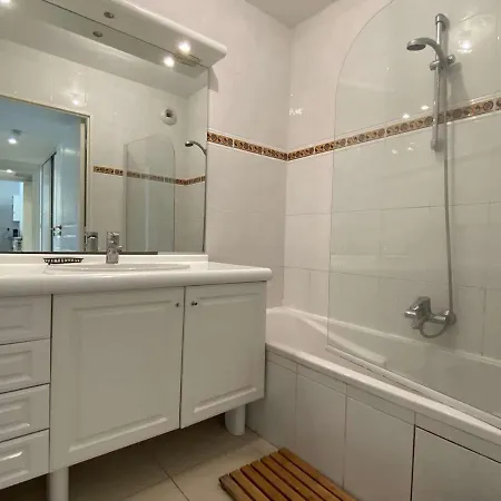 3p Avec Terrasse Et Garage, à 10min Des Plages De Juan-les-pins - Fr-1-252-171