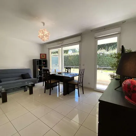 Apartment 3p Avec Terrasse Et Garage, A 10min Des Plages De Juan-les-pins - Fr-1-252-171